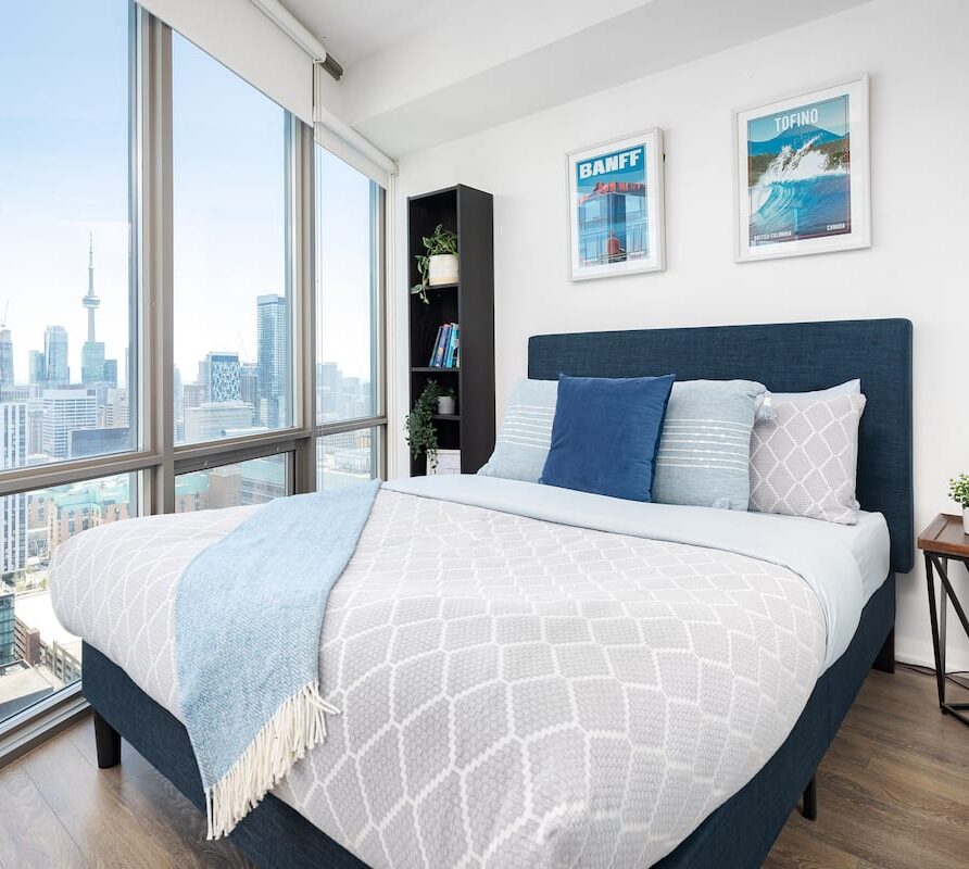 Large 2BR + 2BA w/Amazing Views of Downtown!