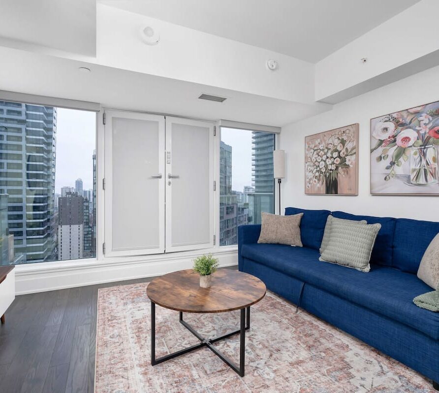 Modern 1BR Condo by Yorkville + Sofa Bed Sleeps 3!