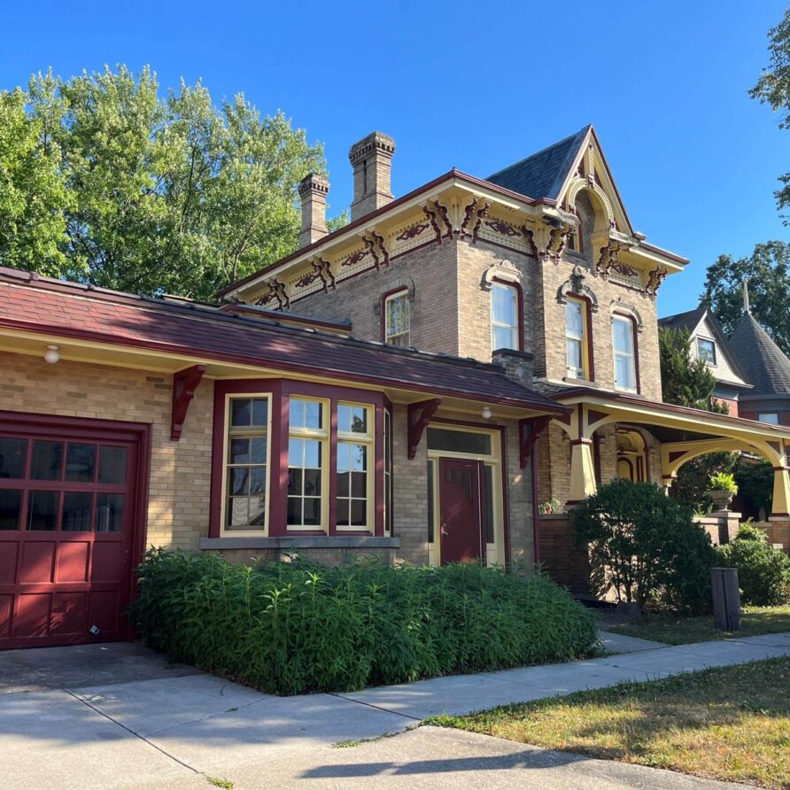 Elegant Victorian Manor for Creative Productions